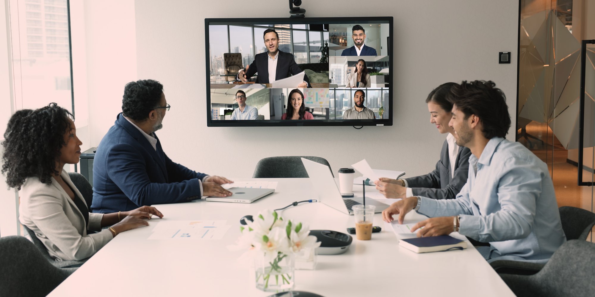 reunião de trabalho conduzida em outro idioma